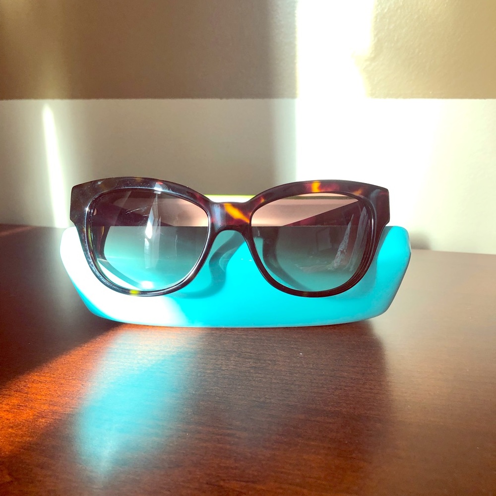 Never worn sunnies 😎